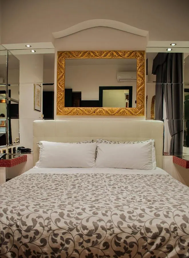 Hotel Canova Roma 3*,  İtalya
